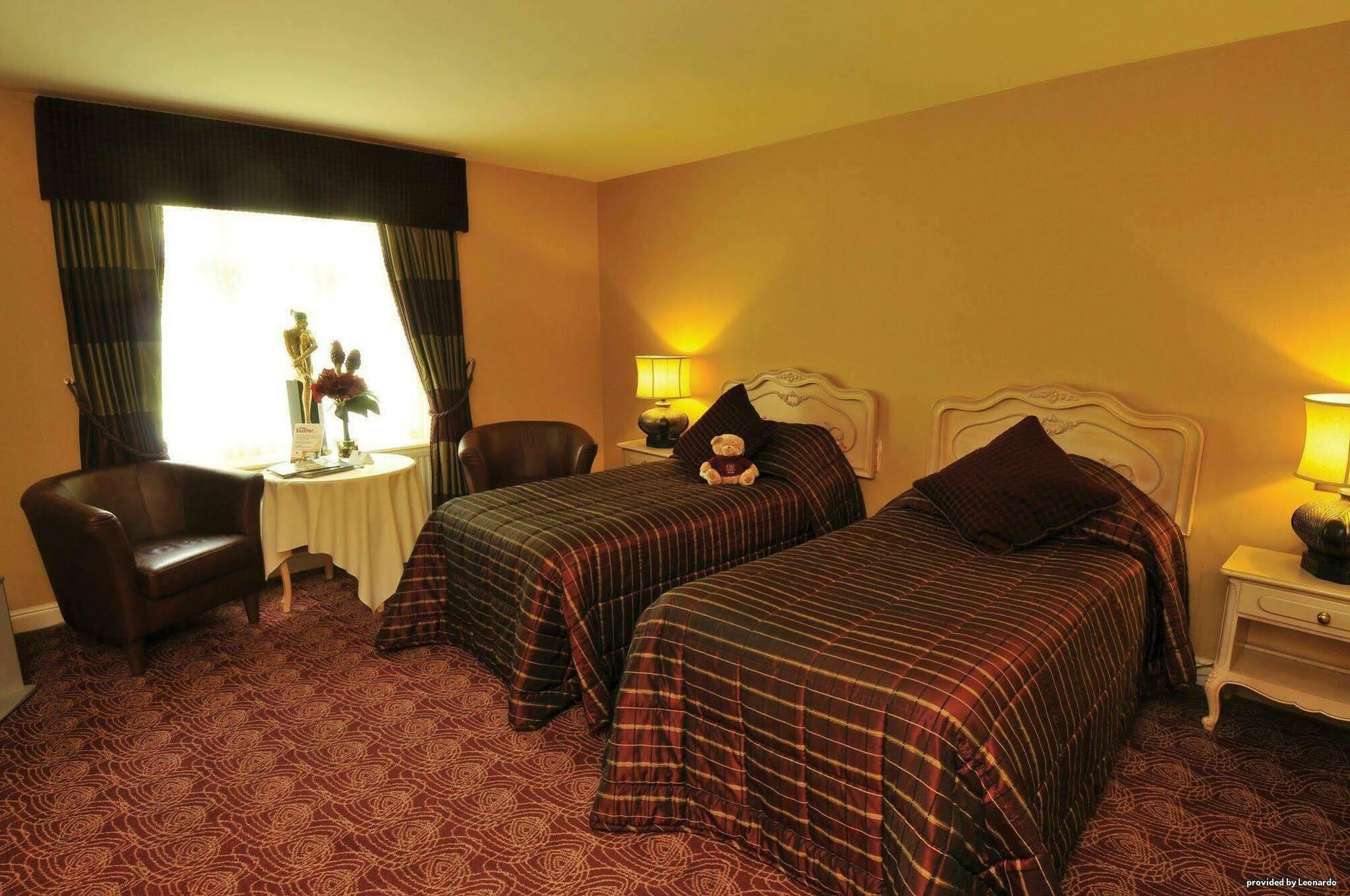 Wrexham Llyndir Hall Hotel, BW Signature Collection Честър Стая снимка